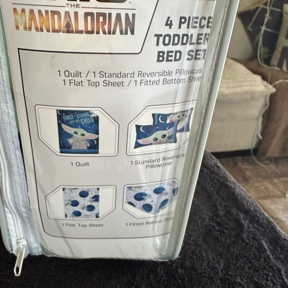 Star Wars Mandalorian 4-Piece Toddler Bedding Set - Blue and White - Picture 3 of 4